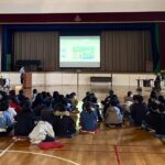 西奈南小学校で福祉授業の成果を発表