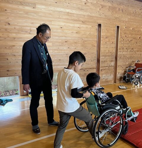 小学校の福祉教育に地域包括×福祉用具業者の方が協力