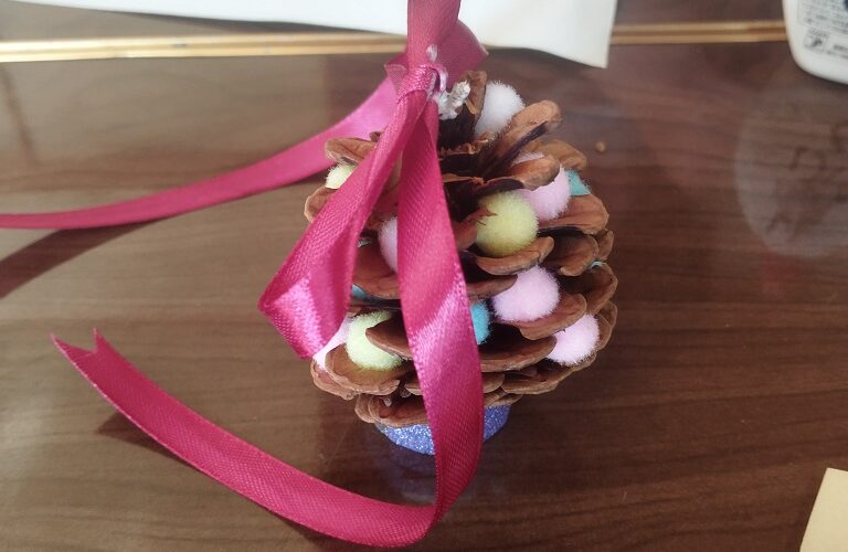 Ｓ型デイサービス「薬沢いっぷく会」クリスマスツリー作り